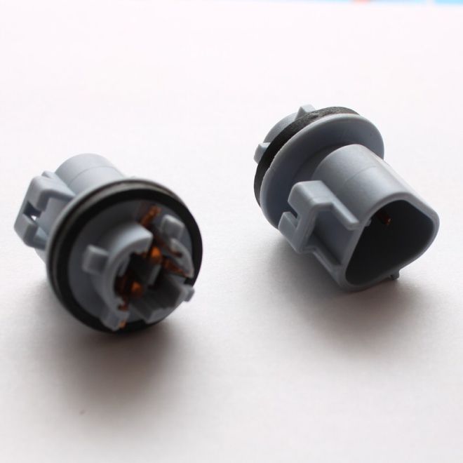 № 4 патрон под лампу W5W (W2,1x9,5d)